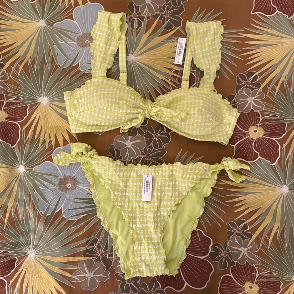Adore Me 2 pc. Ruffle edge Bikini set NWT